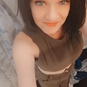 NAUGHTY NYMPHO LOVES TO TEASE & PLEASE