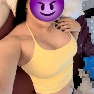 UNA RICA LATINA PAPI VEN Y DISFRUTA DE TU CHICA APASIONADA