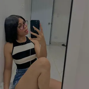 sexy latina disponible para ti