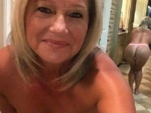Unsatisfied Divorced Mom looking for B-j Fun*Totally (Huntsville)