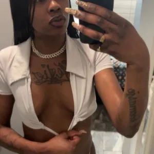 THICK AN SEXY Av i b e mE .