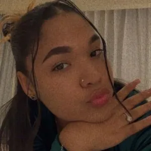 Sexy latina disponible para ti