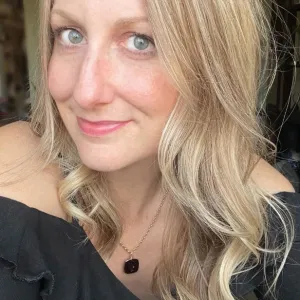 I'm 35 Years Horny Sexy MOM Hungry Pussy Ready For VIP Service Available