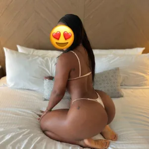 I'm Brenda cinnamon skin, hot and fiery wanting to sing you
