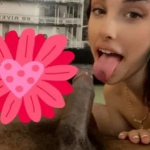 Petite and yummy treat craving a naughty fuck buddy Incall / Outcall /