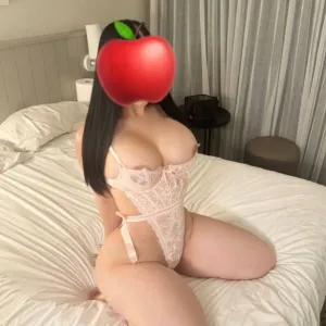 Latina caliente disponible 24/7 Soy nueva en la zona