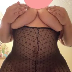 Exotica Busty Curvy Estoy Caliente Llamame